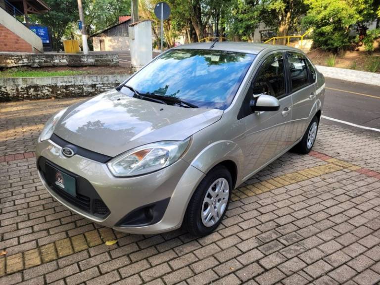 FORD - FIESTA - 2014/2014 - Prata - R$ 39.900,00
