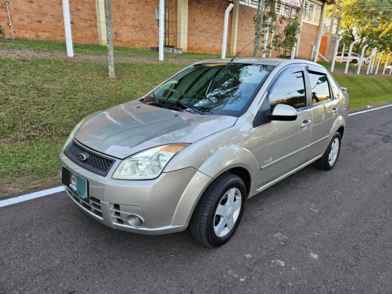 FORD - FIESTA - 2010/2010 - Prata - R$ 31.900,00
