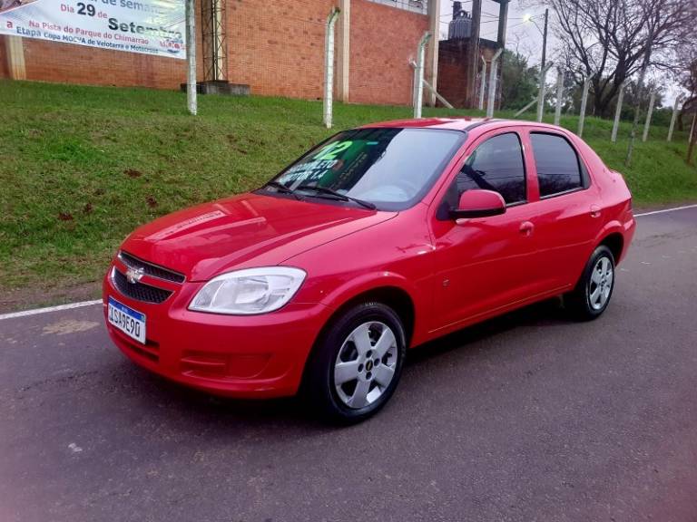 CHEVROLET - PRISMA - 2011/2012 - Vermelha - R$ 34.900,00