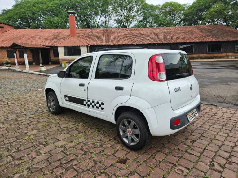 FIAT - UNO - 2012/2013 - Branca - R$ 33.900,00