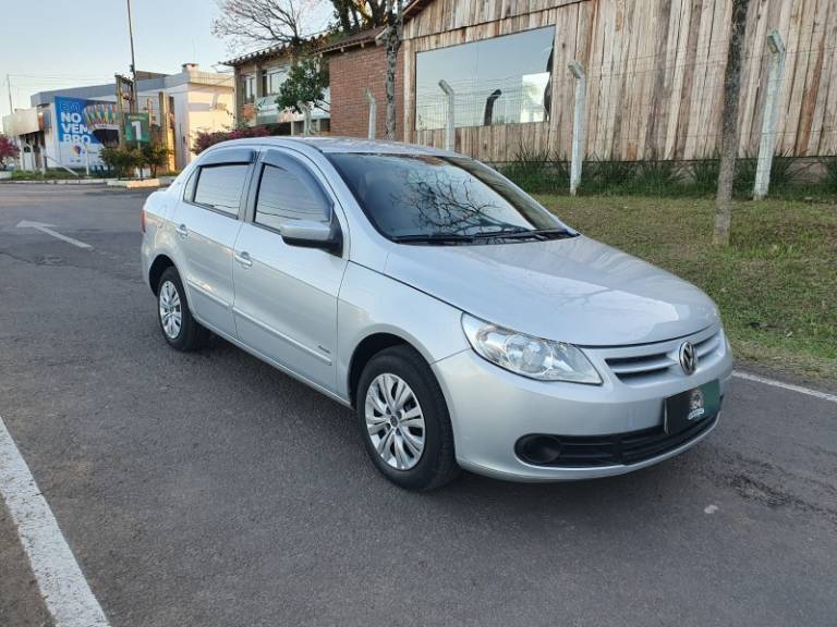 VOLKSWAGEN - VOYAGE - 2010/2011 - Prata - R$ 33.900,00