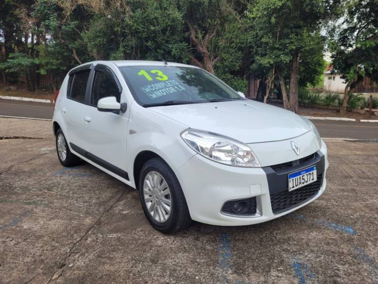 RENAULT - SANDERO - 2012/2013 - Branca - R$ 36.900,00