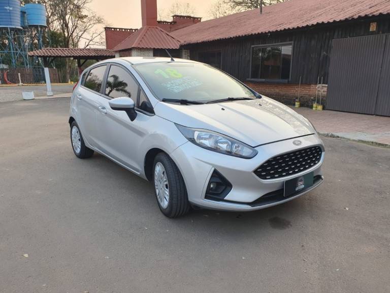 FORD - FIESTA - 2017/2018 - Prata - R$ 56.900,00