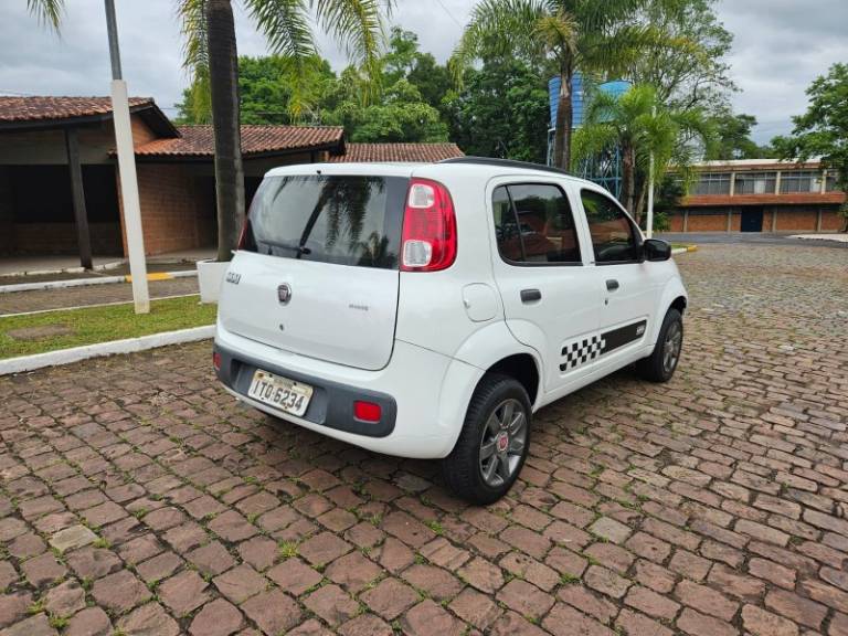 FIAT - UNO - 2012/2013 - Branca - R$ 33.900,00