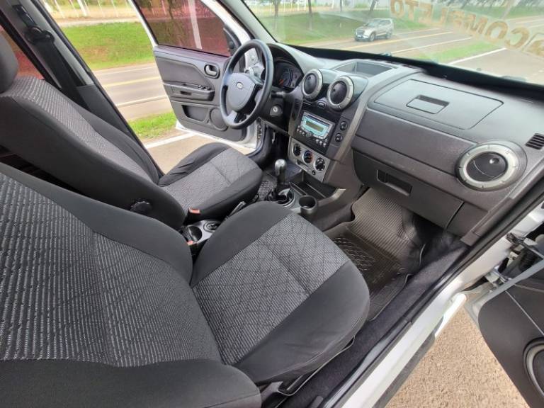 FORD - ECOSPORT - 2010/2011 - Prata - R$ 41.900,00