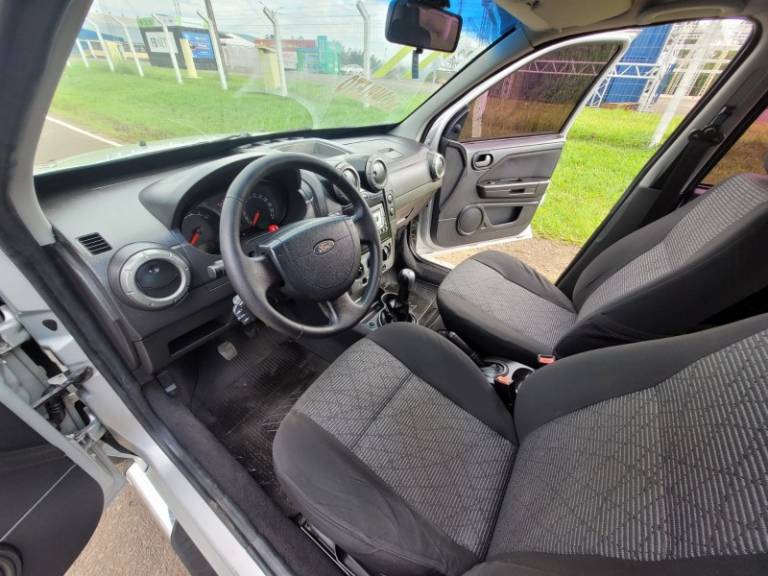 FORD - ECOSPORT - 2010/2011 - Prata - R$ 41.900,00