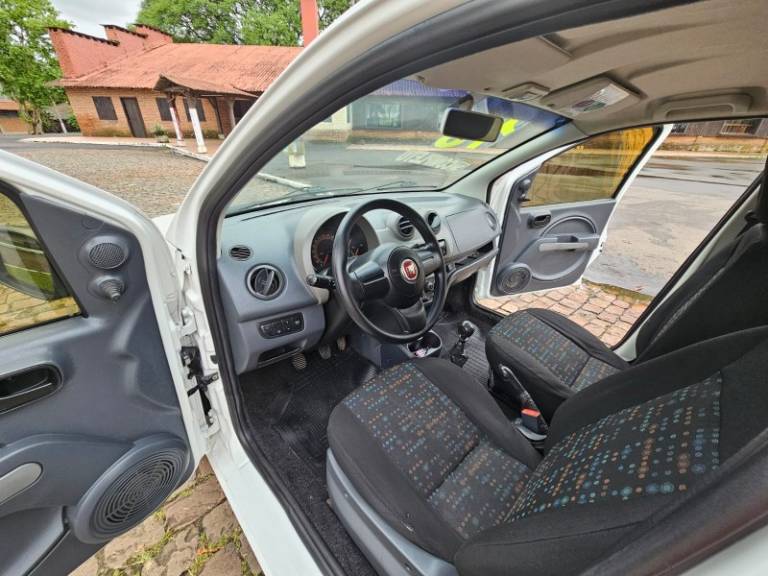 FIAT - UNO - 2012/2013 - Branca - R$ 33.900,00