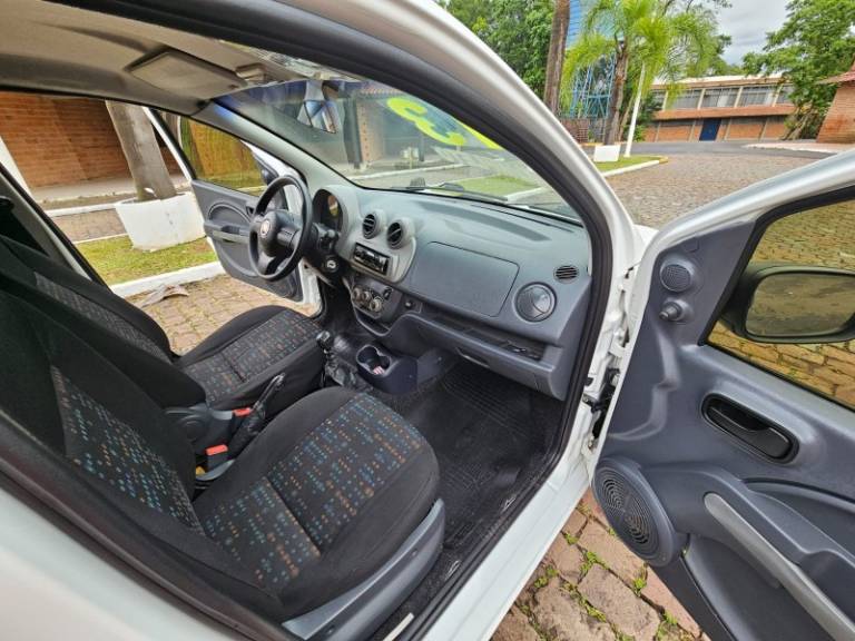 FIAT - UNO - 2012/2013 - Branca - R$ 33.900,00